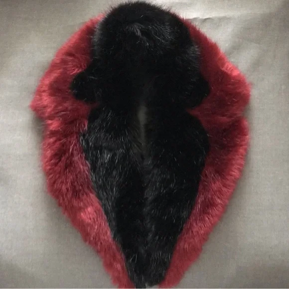 Elegant Black and Red Faux Fur Collar - Picture 4 of 9